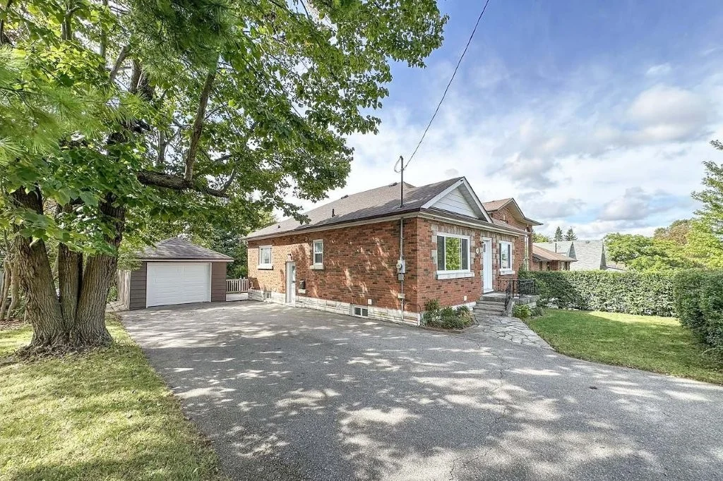 The property and tree-lined setting