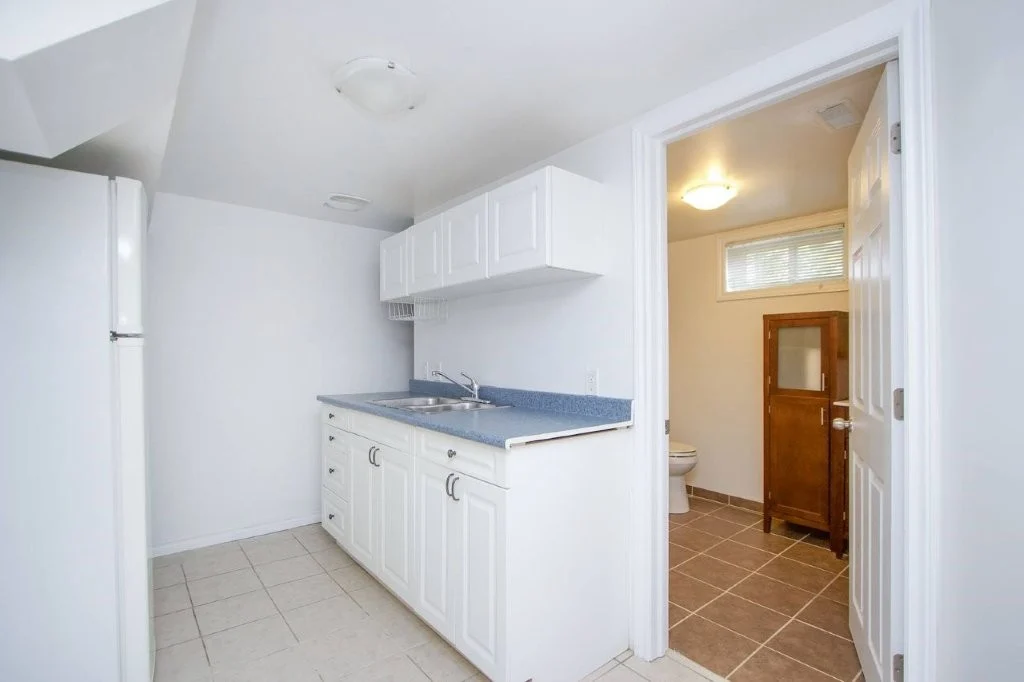 Lower-level suite kitchen with ceramic floor